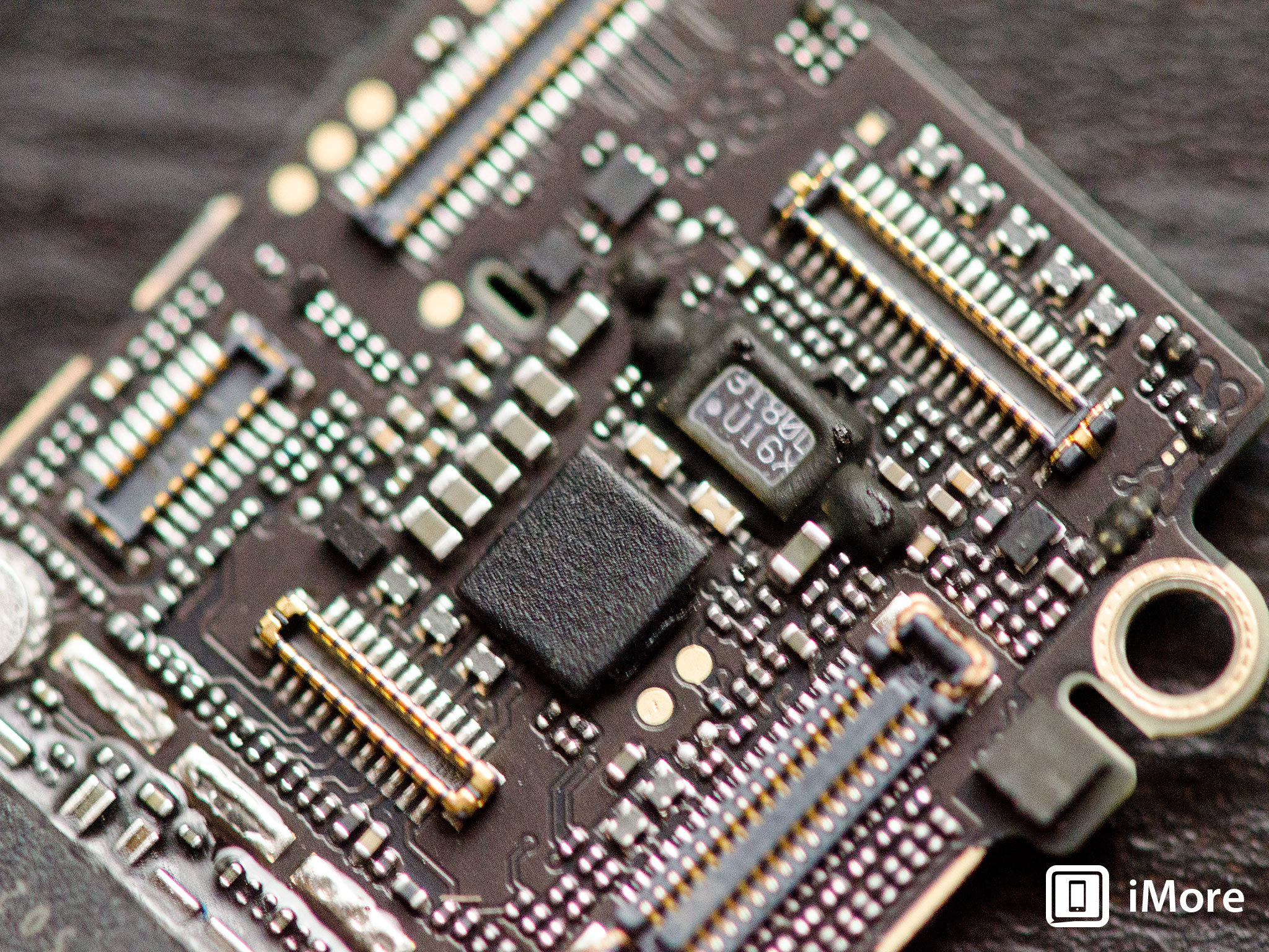 A look at the top of the board. See that middle chipset there? That's the M7!