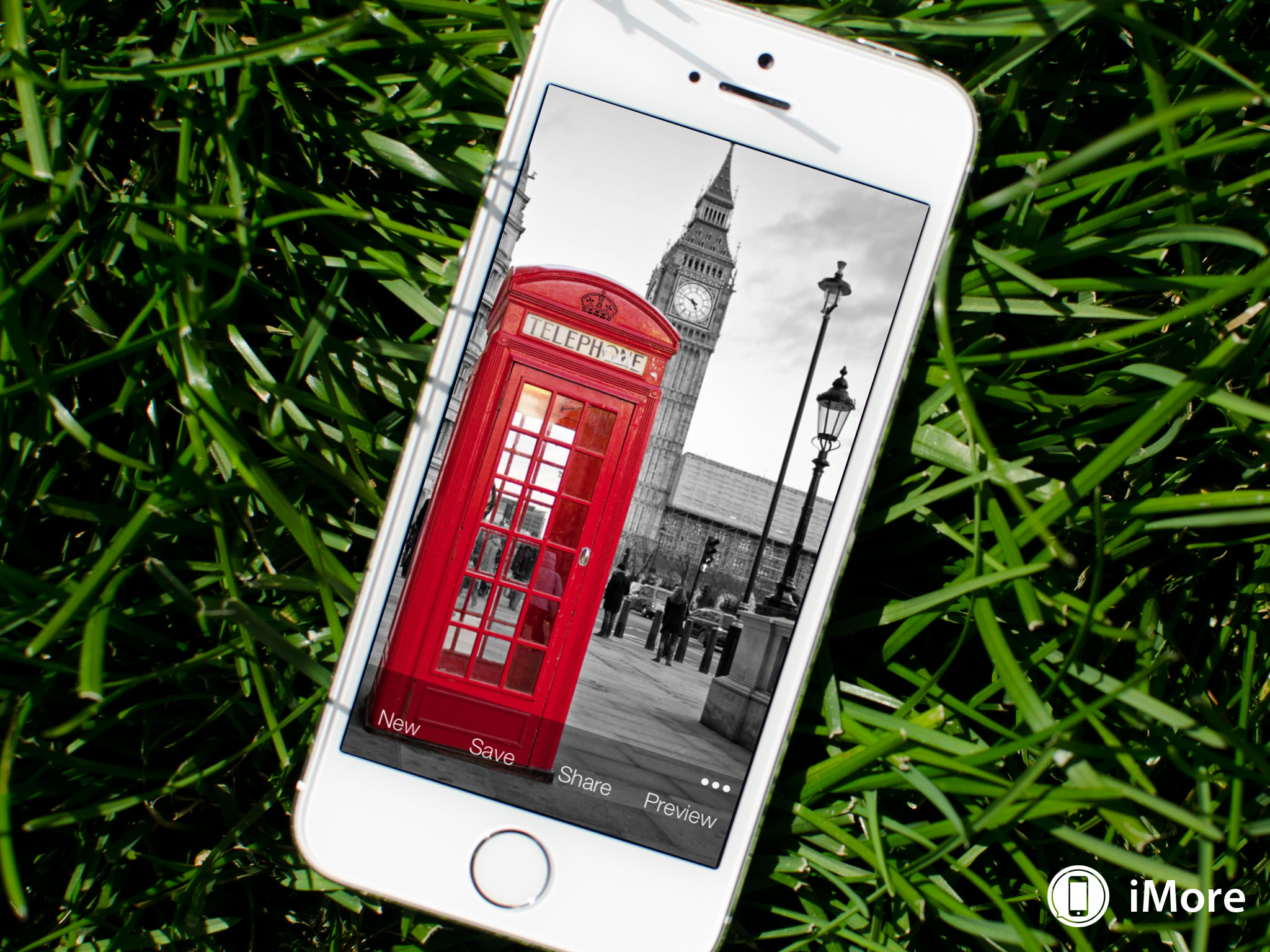 Wallpaper Fix gives you another way to make backgrounds in iOS 7 behave