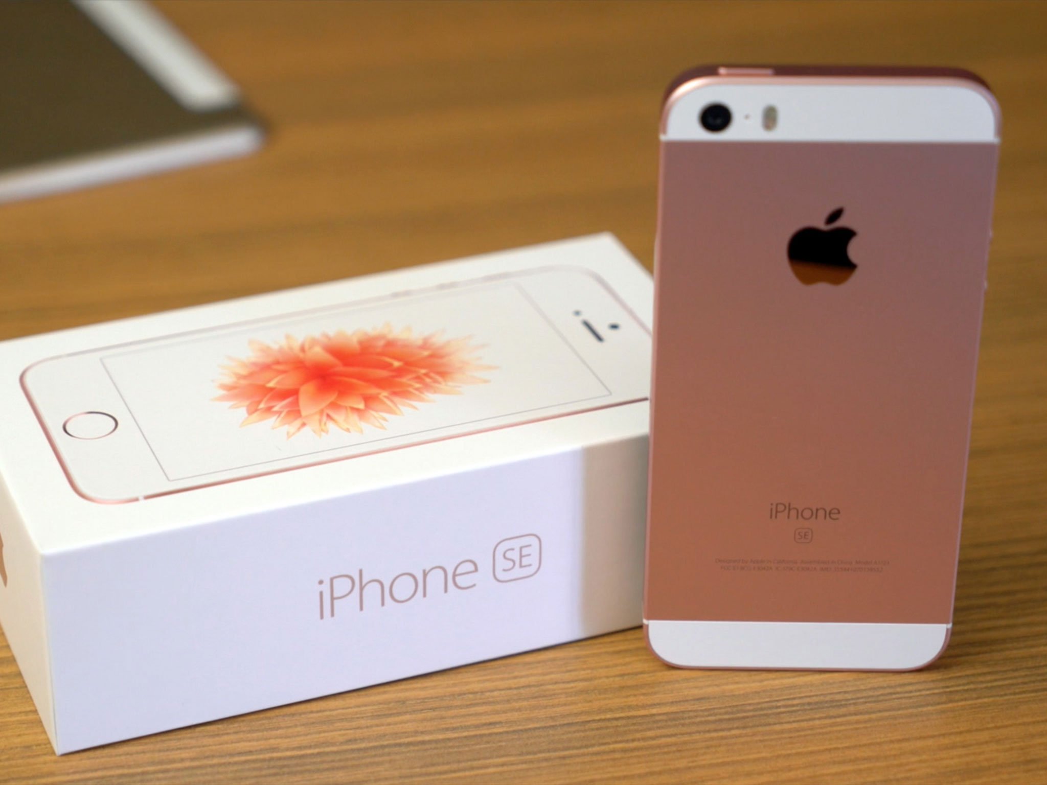 Rose gold iPhone SE unboxed! | iMore