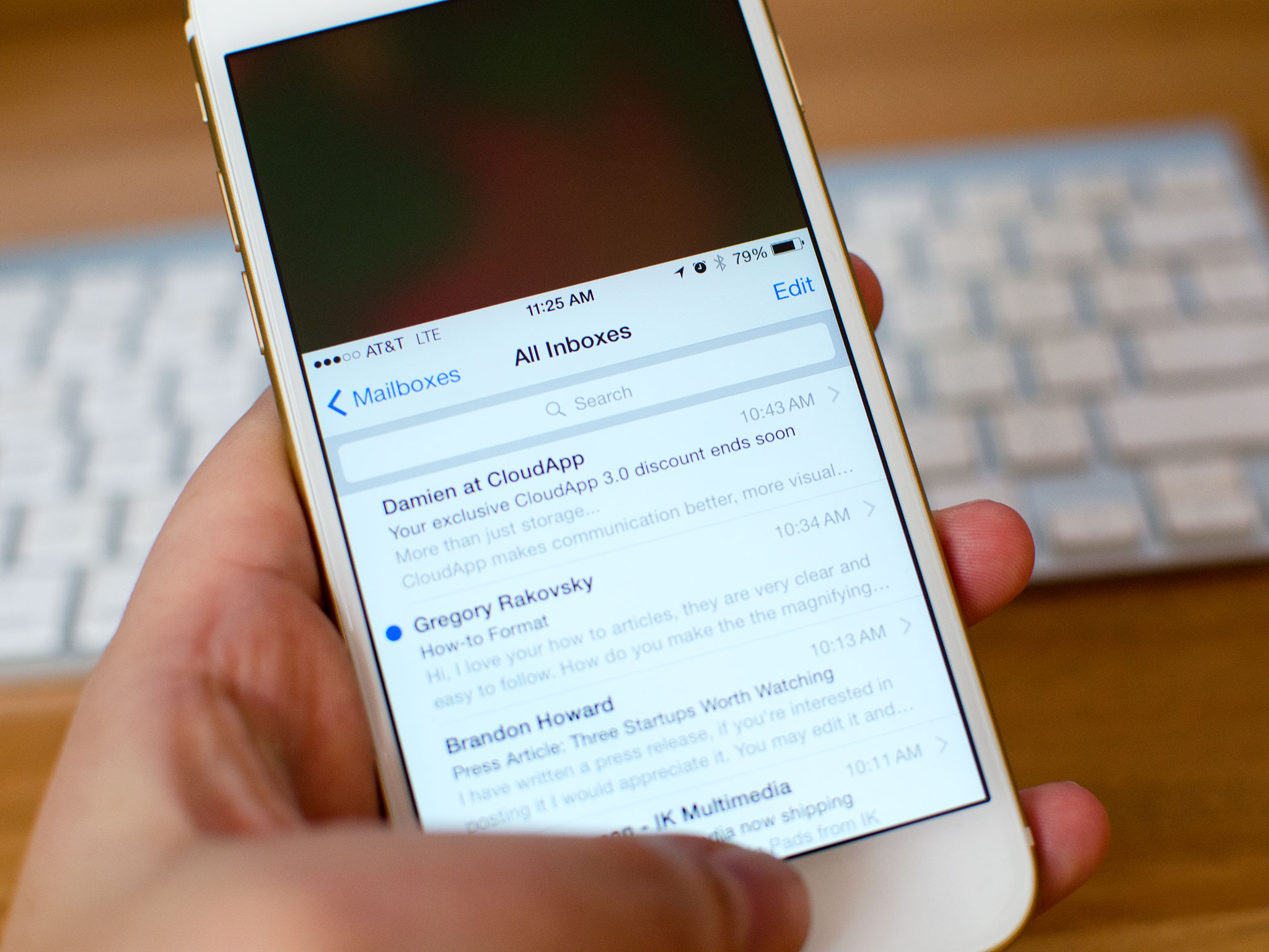 How to use the iPhone 6 and 6 Plus one-handed with Reachability