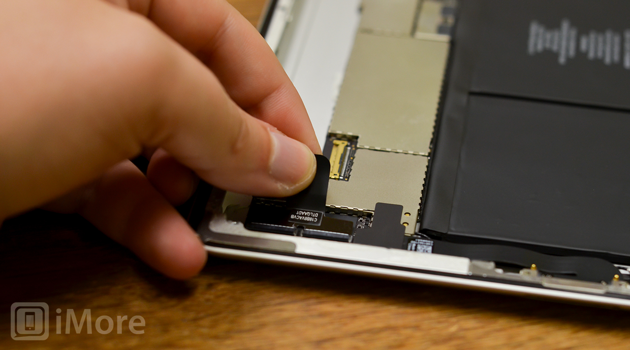 Remove old iPad 2 digitizer cable