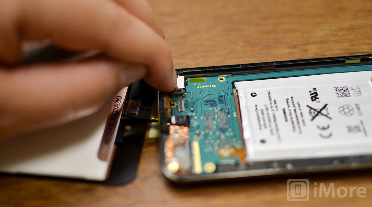 Resecure iPod touch logic board and rear facing camera