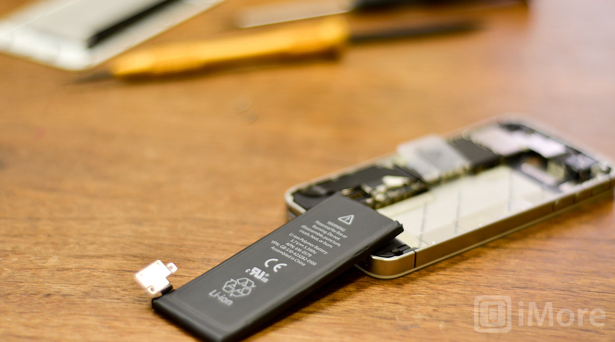 How to replace the battery in an iPhone 4S