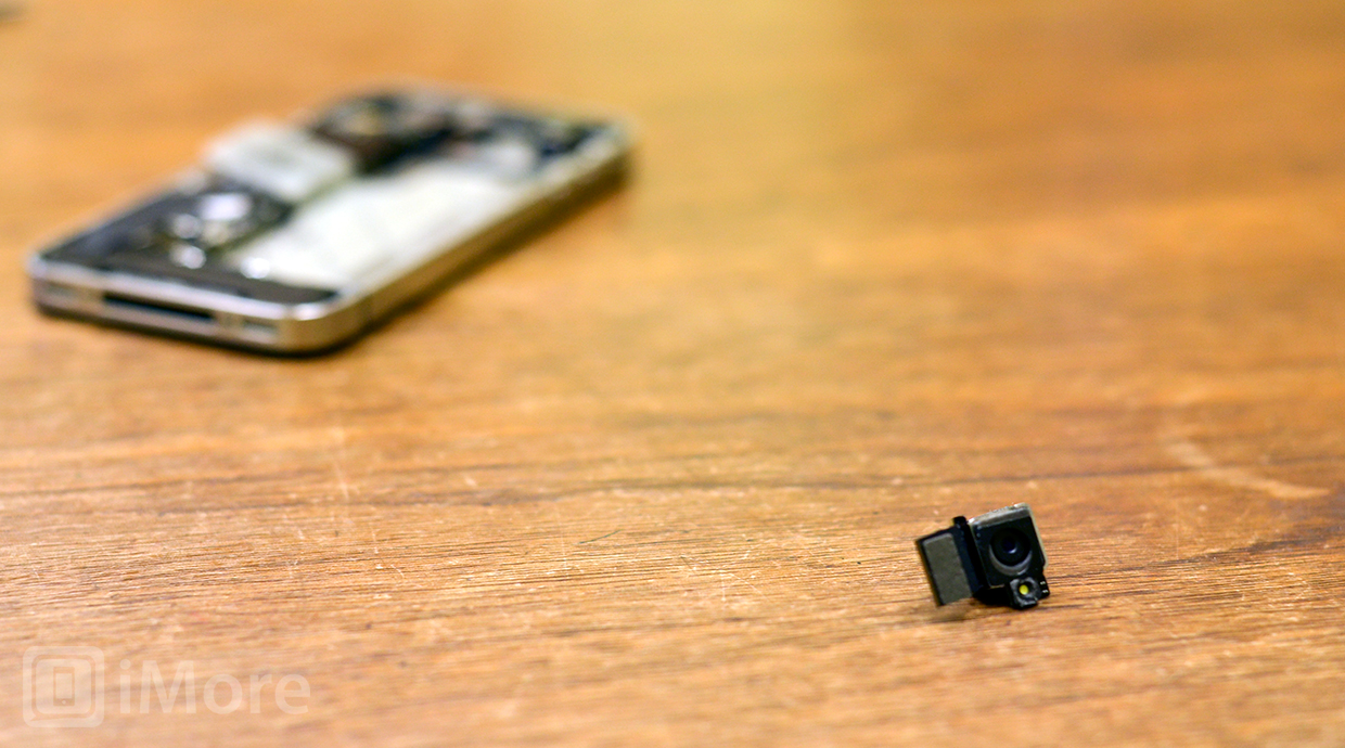 How to replace the rear facing camera in an iPhone 4S