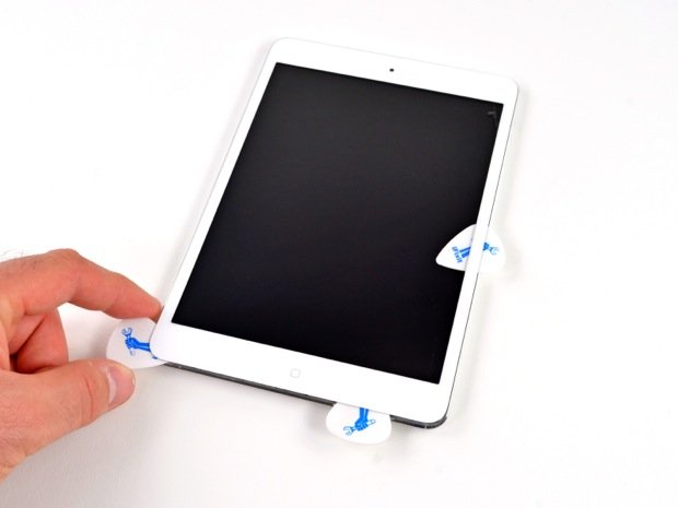 The iPad mini gets the typical teardown treatment
