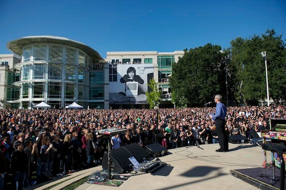 Apple shares picture of Steve Jobs celebration