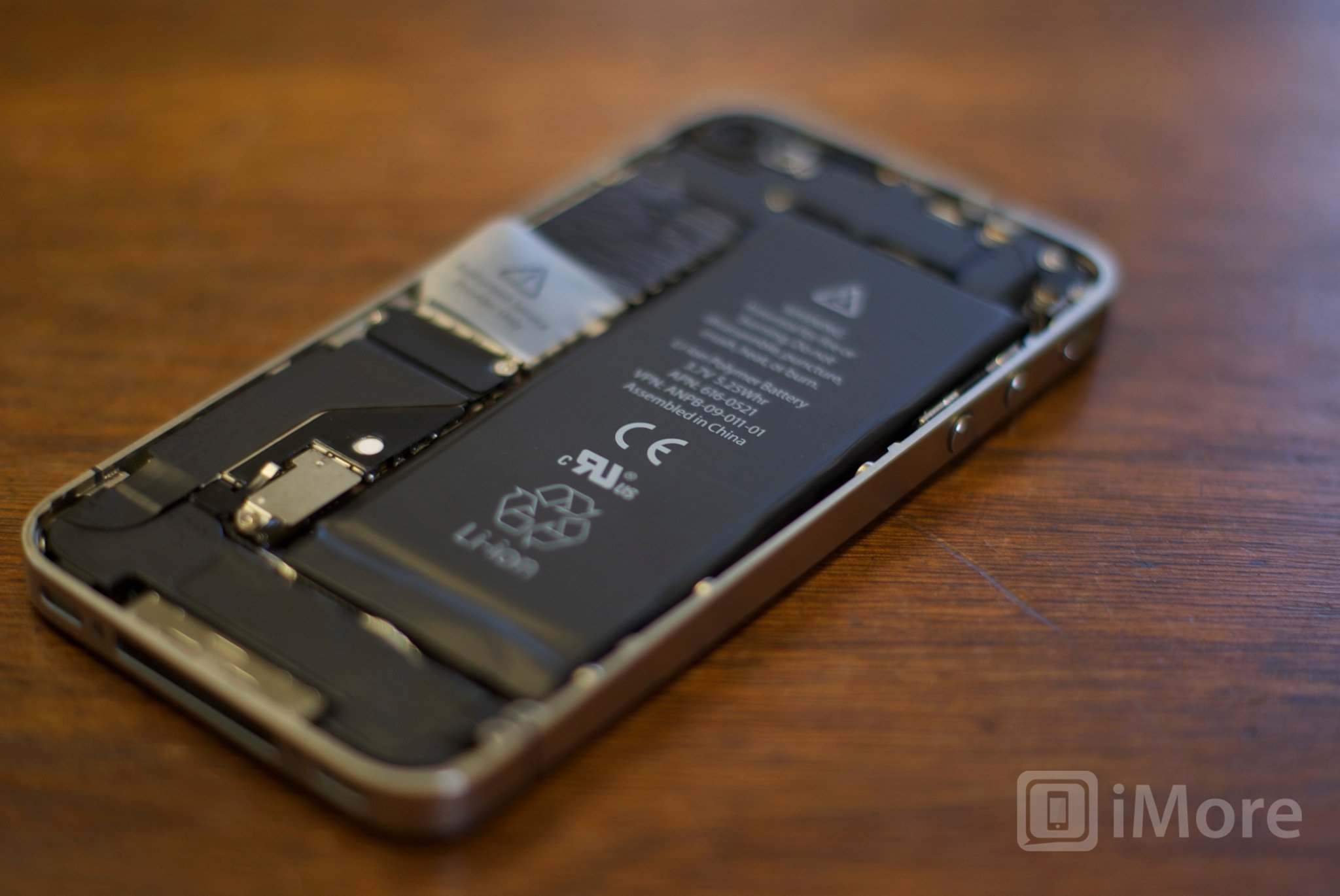 How to replace the rear camera in an iPhone 4