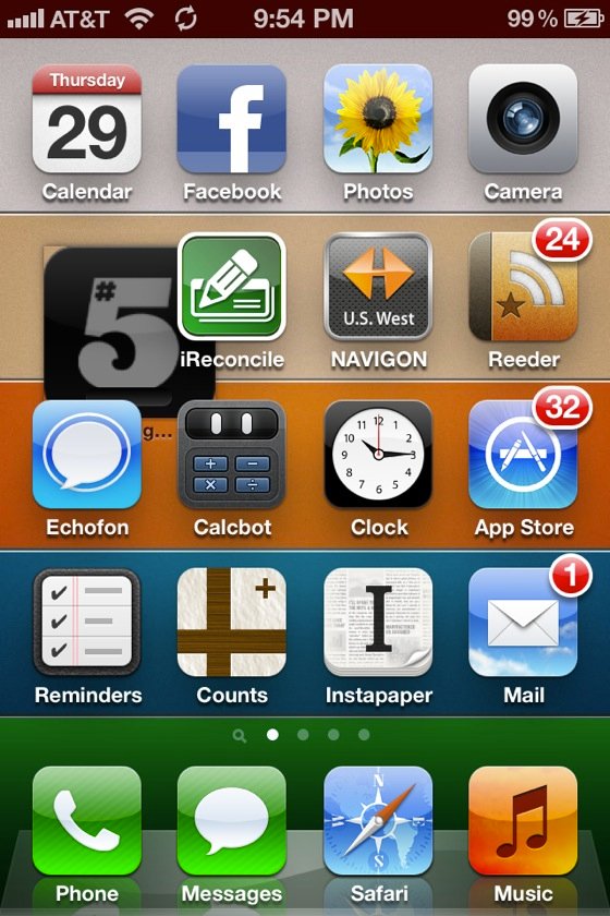 iOS 5 Newsstand icons placed on iPhone and iPad Home screen iPhone 4 5.0.1