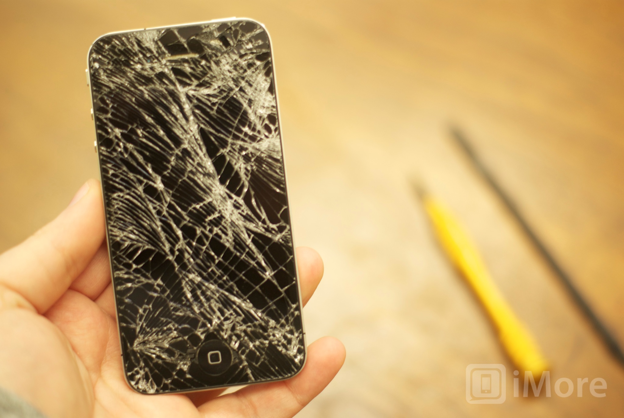 How to DIY repair an iPhone 4 GSM screen