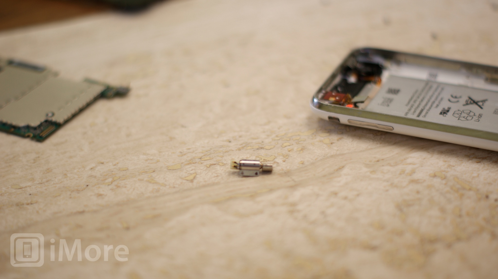 How-to-replace-an-iPhone-3G-3GS-vibrator-assembly
