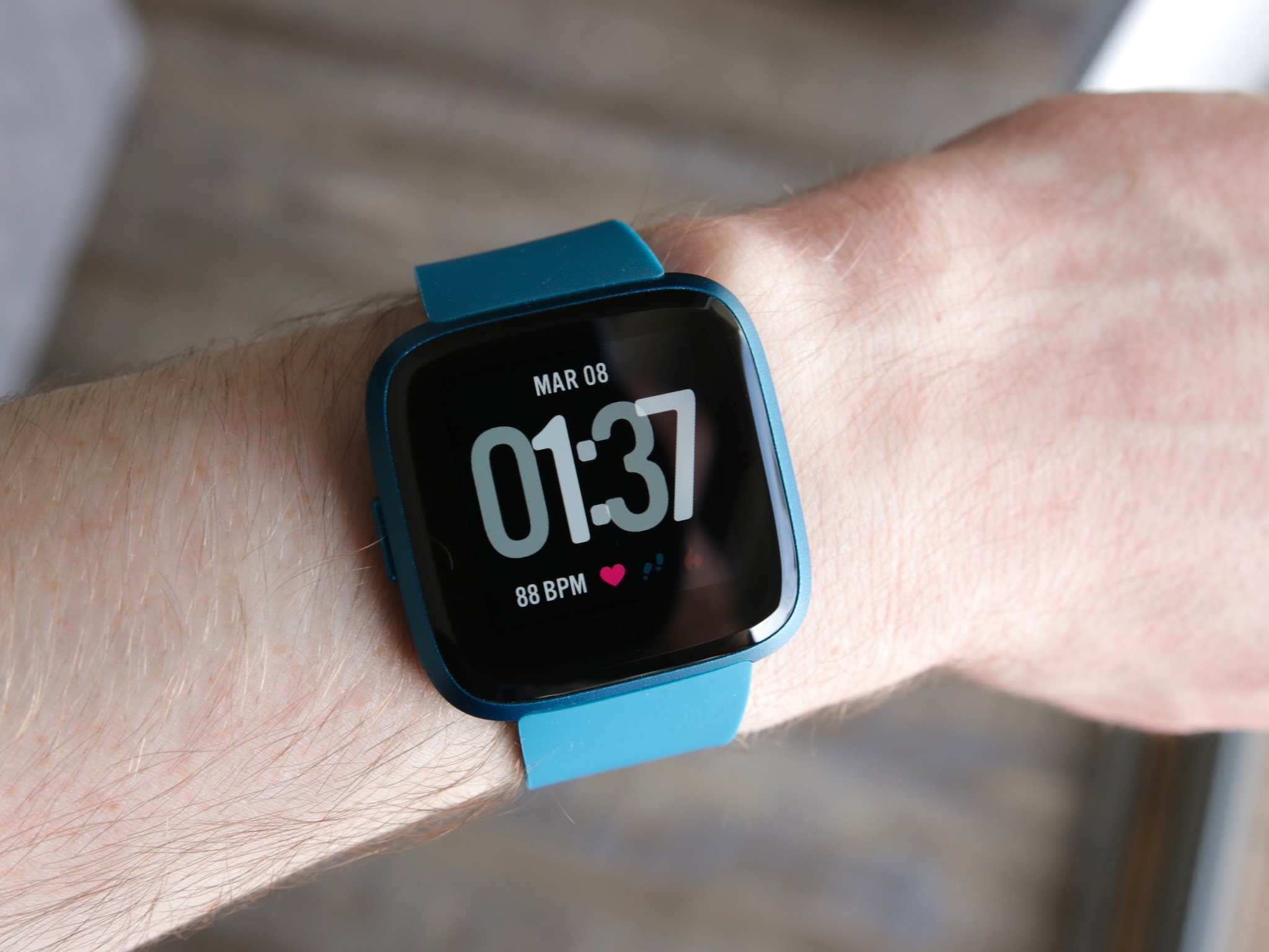 does fitbit versa lite connect to iphone