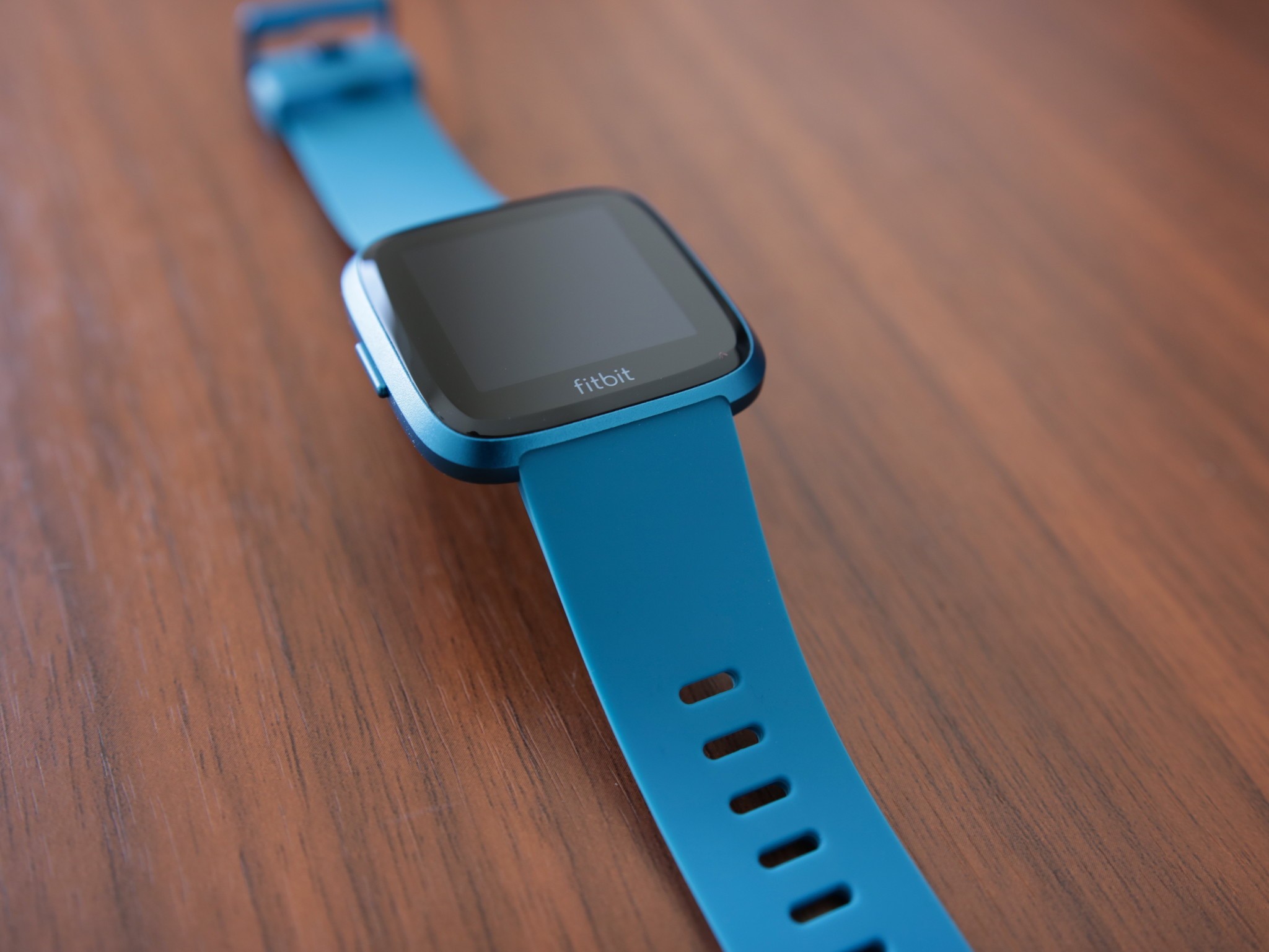 can you take calls on fitbit versa 2