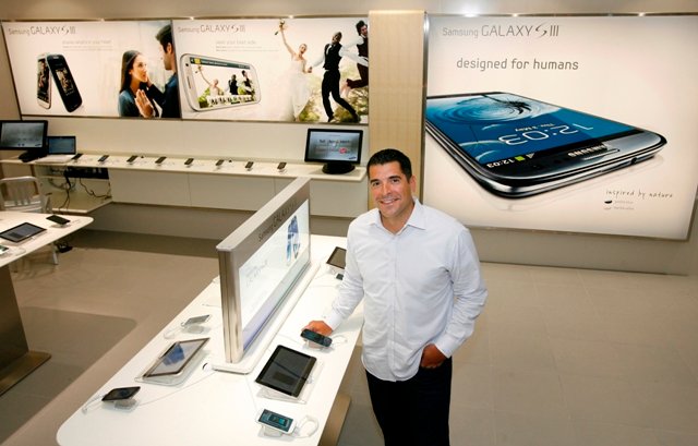 Samsung opens its first retail store in North America, looks awfully like an Apple Store