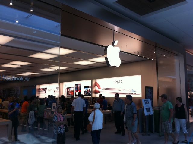 USPTO grants Apple trademark on store design