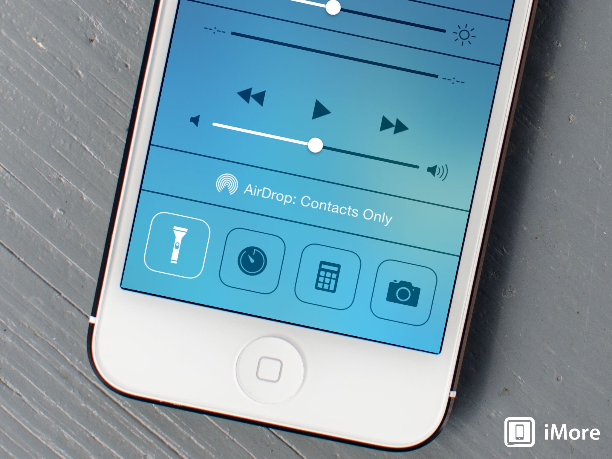 How to quickly turn your iPhone into a flashlight with Control Center