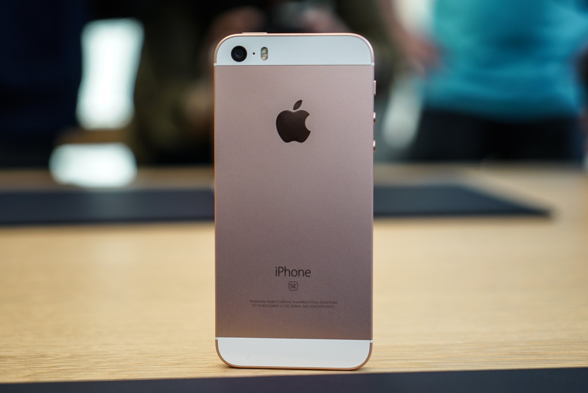 iPhone SE Canadian pricing and availability: starts at ...