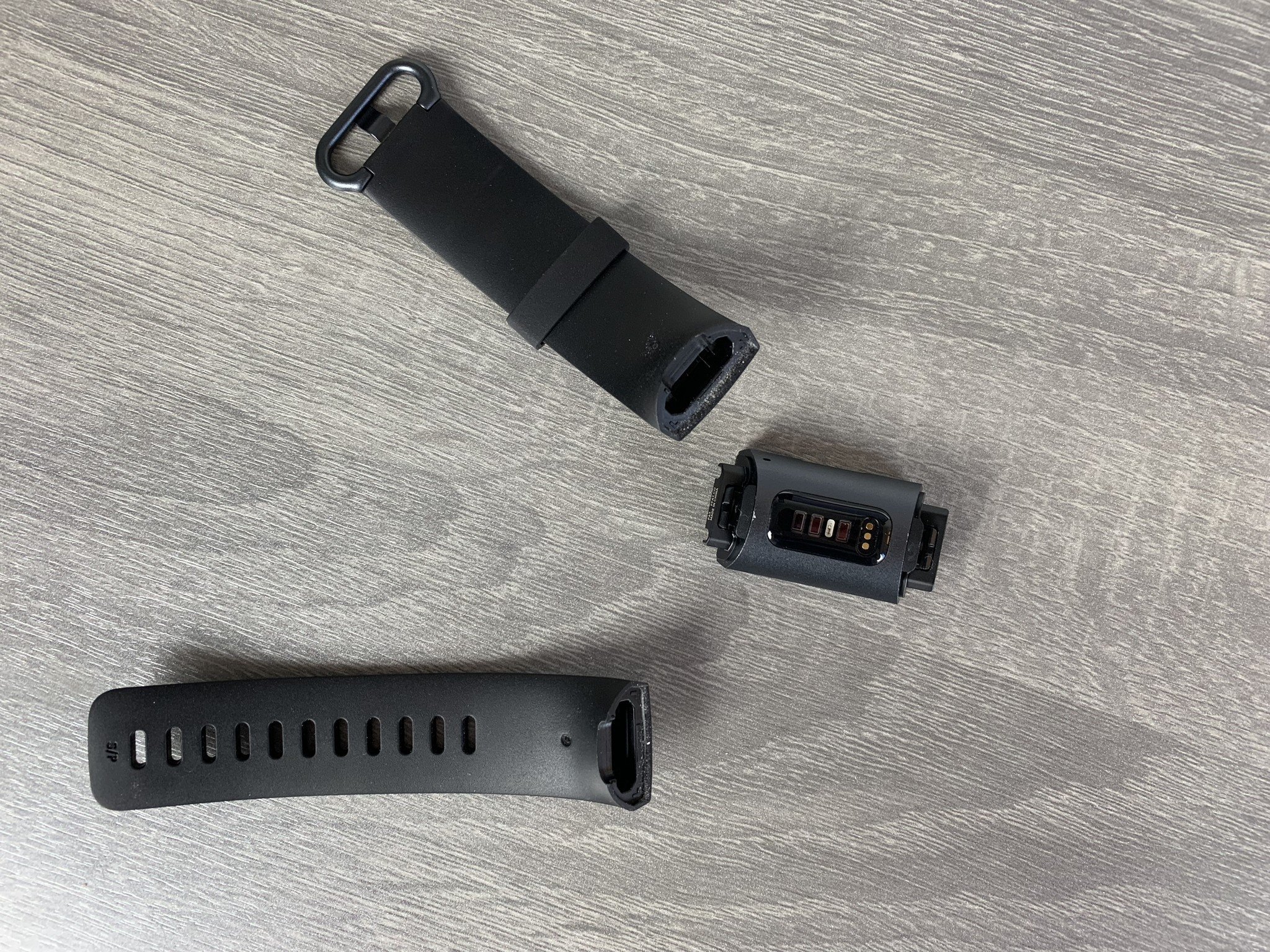 changing fitbit charge 3 strap