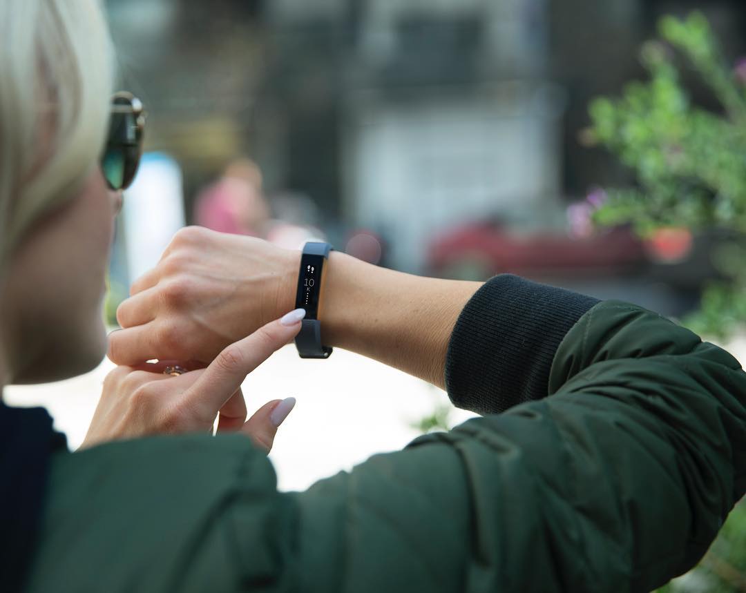 can you sync fitbit with apple health