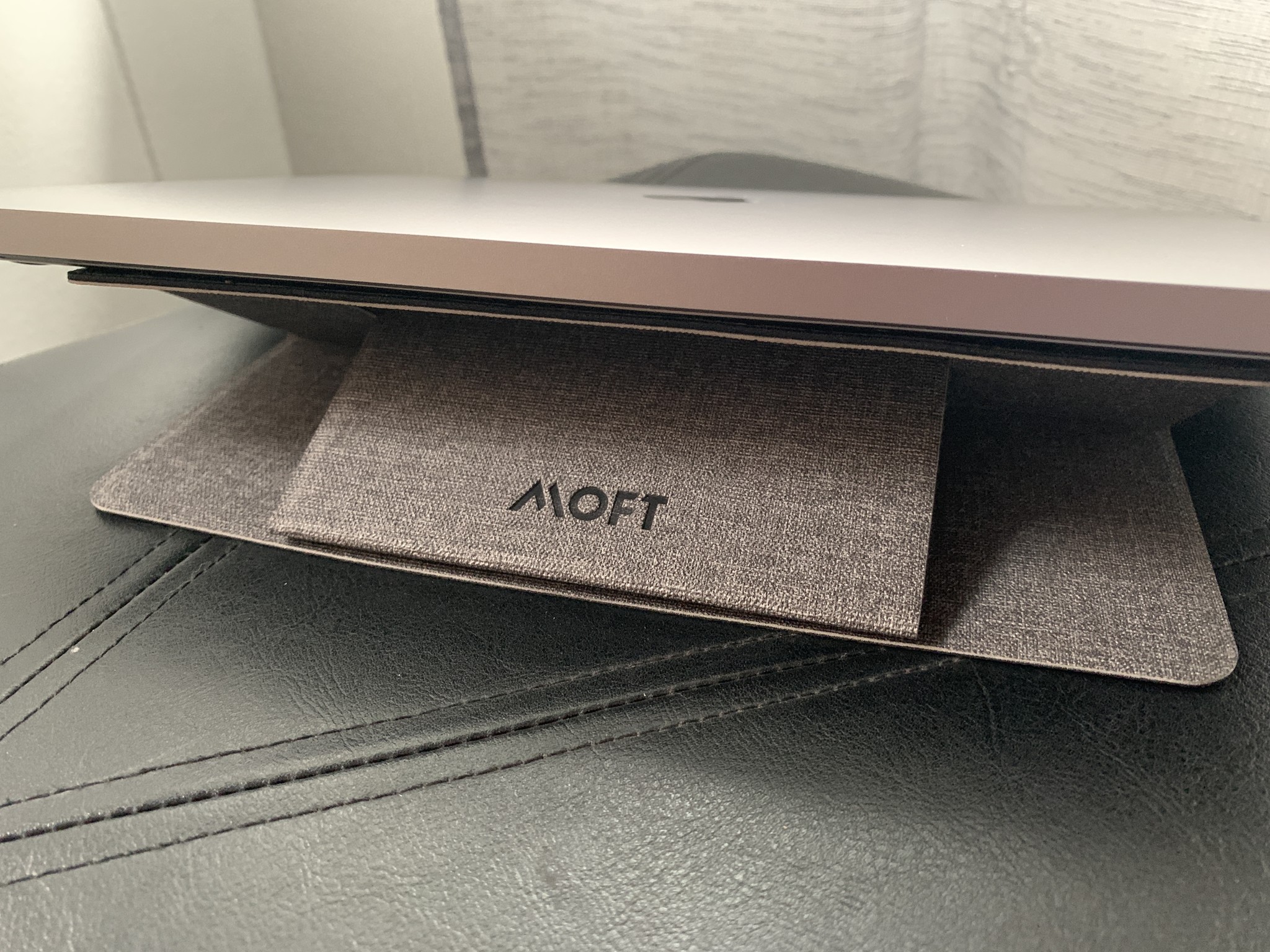 Support pour ordinateur portable invisible MOFT basse altitude