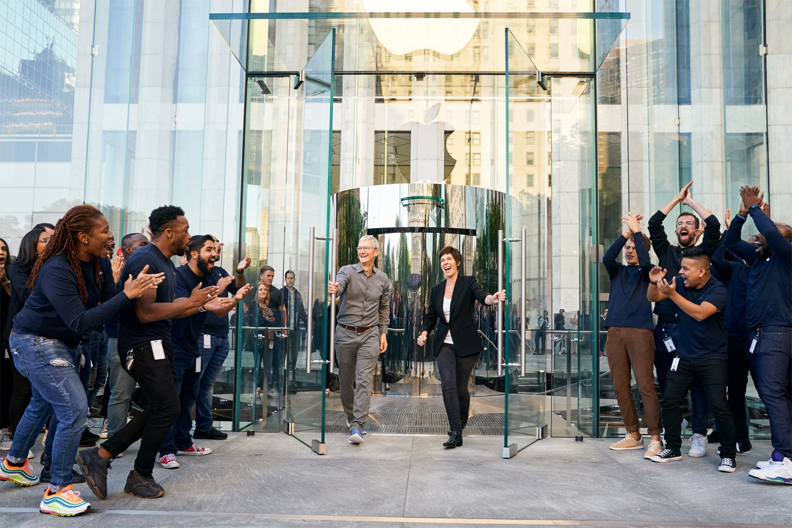 Tim Cook and Deirdre O'Brien open Apple Fifth Avenue for iPhone 11 launch day