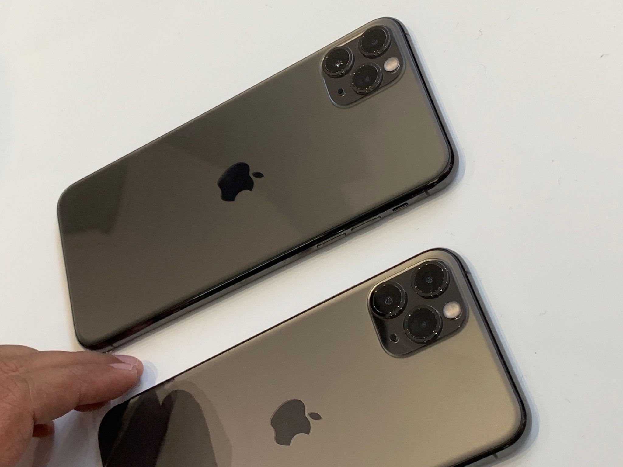 iPhone 11 Pro and iPhone 11 Pro Max side-by-side