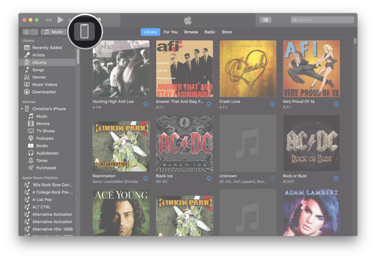 Включение резервного копирования устройства в iTunes, показывающее, как щелкнуть значок устройства в iTunes