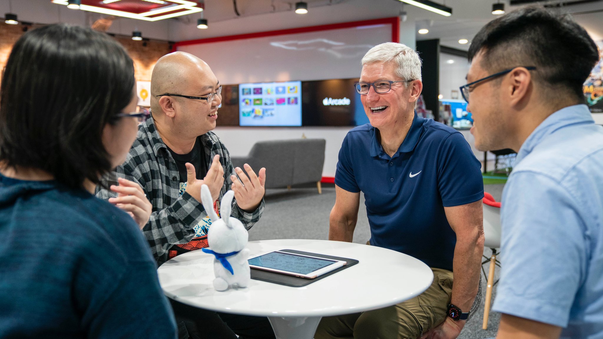 Tim Cook visits Singapore to meet with Apple Arcade developers and more