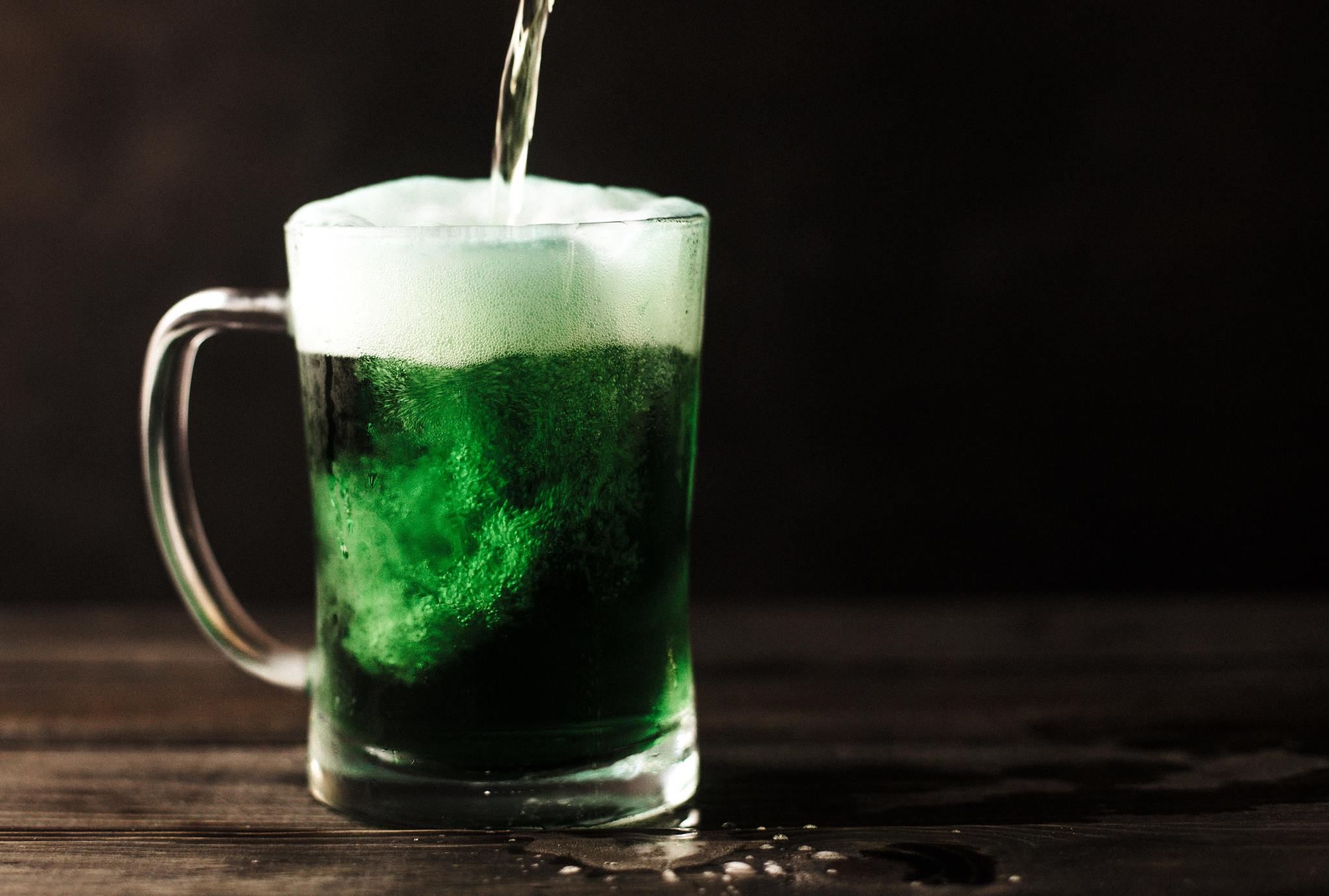 Патрик Фор Ирландское зеленое пиво Unsplash
