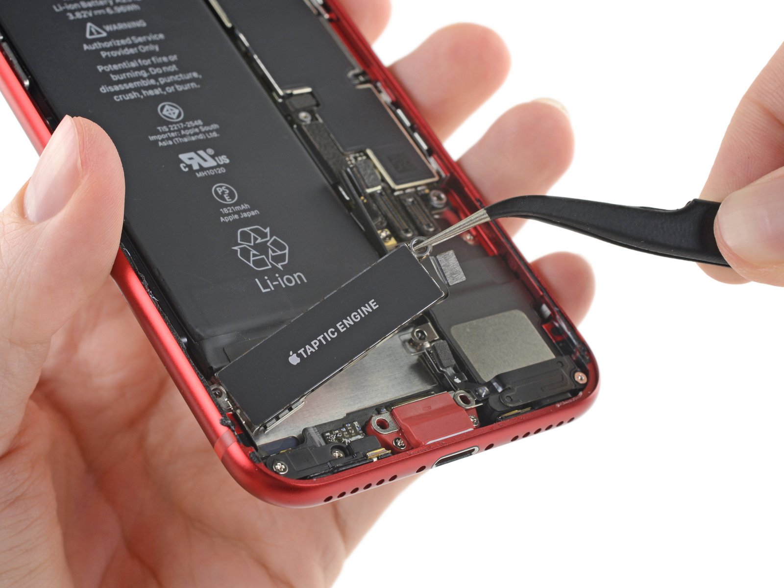 iPhone SE with taptic engine removed