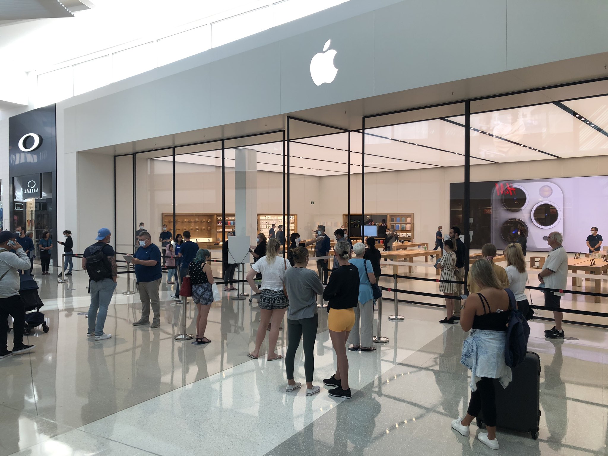 Apple Store Robina Coronavirus Reopening