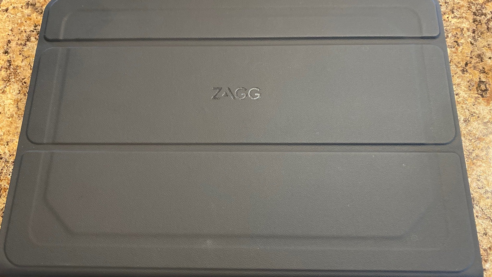 ZAGG Rugged Messenger Back