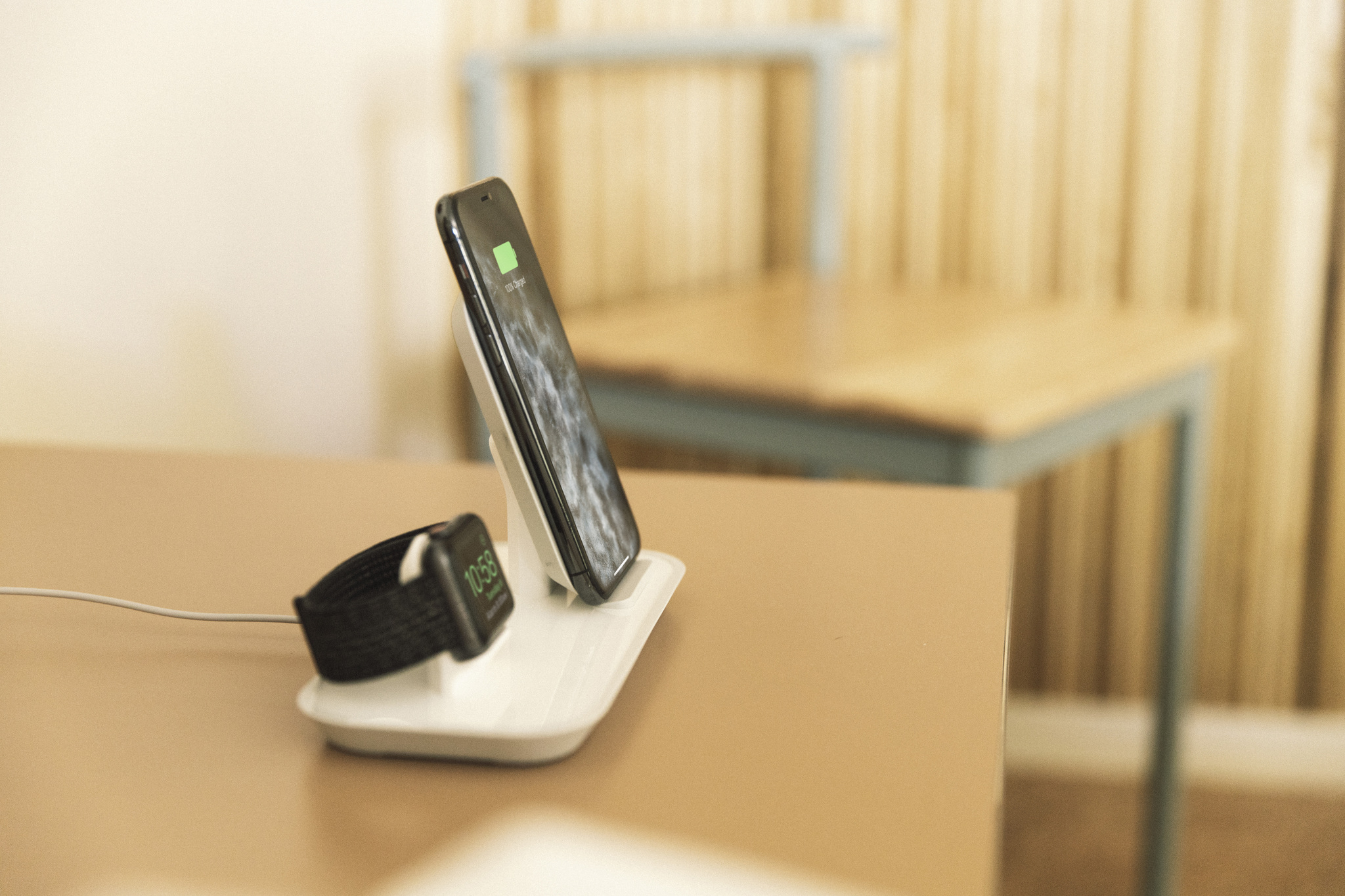 Mophie 2 In 1 Wireless Stand