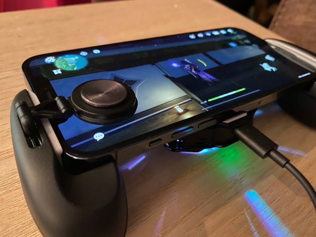 Gamesir F8 Pro Snowgon Mobile Grip Side