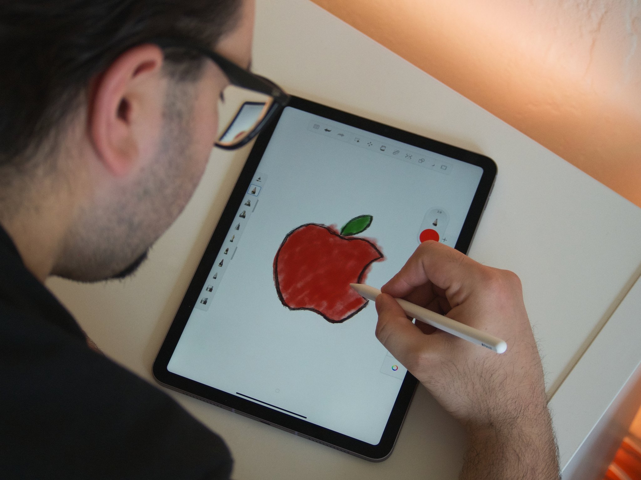 iPad Air 5 Drawing with Apple Pencil