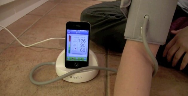 Setting up iHealth is incredibly easy. Just plug in the dock, wrap on the cuff, and tap the button on the app.