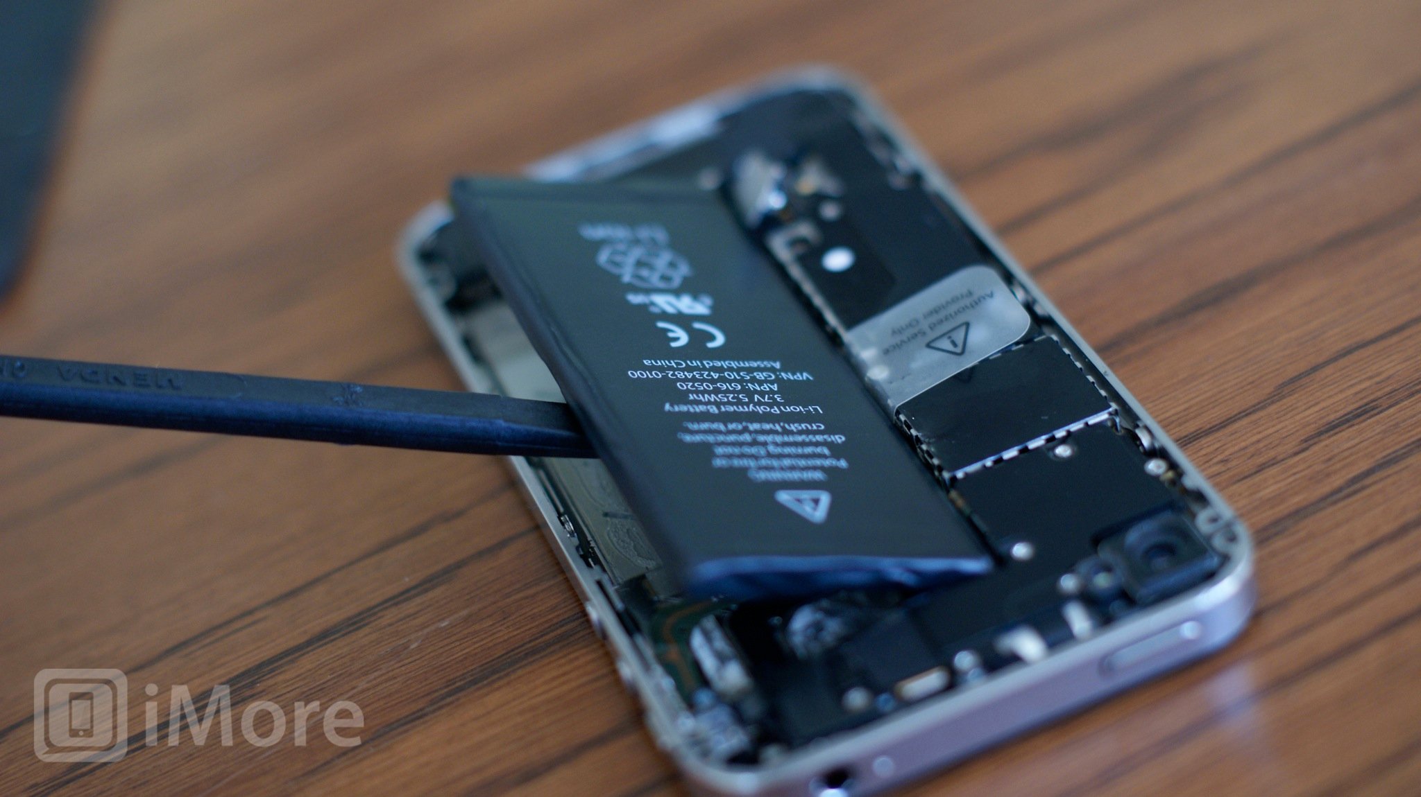 Remove battery iPhone 4 CDMA