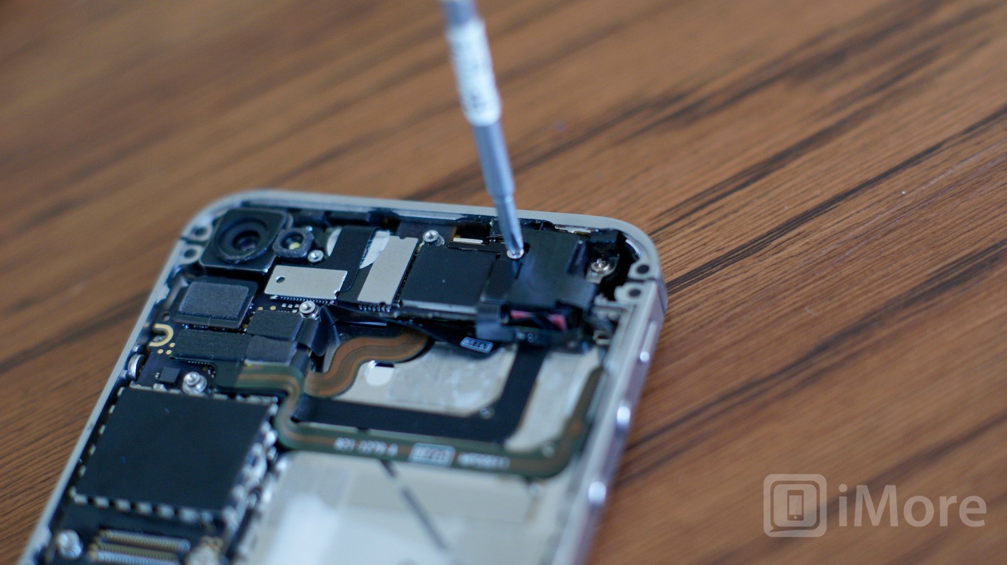 Remove wifi grounding clip screw CDMA iPhone 4