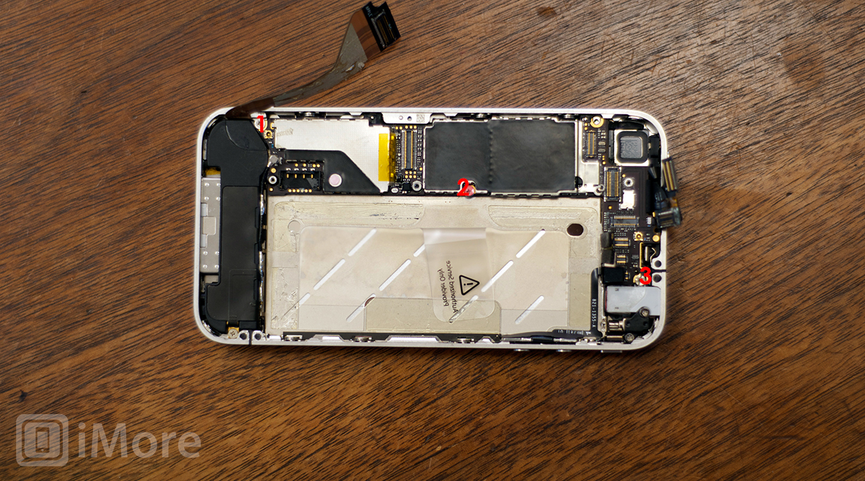iPhone-4-remove-logic-board-screws