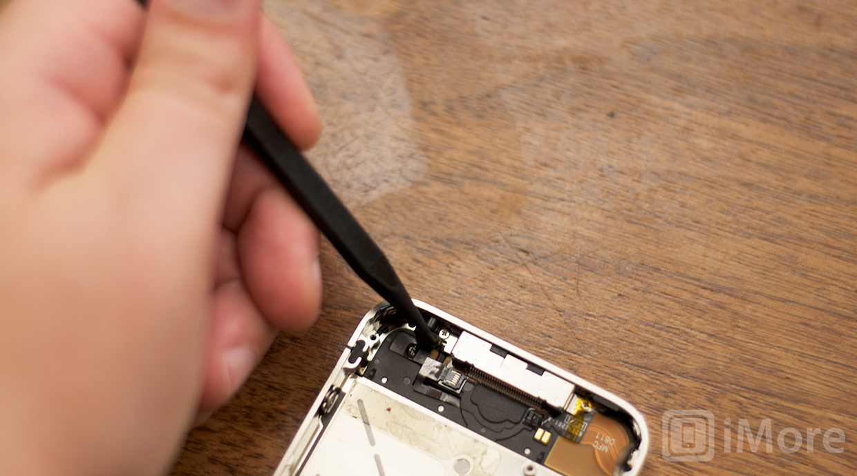 How to remove the speaker gasket in a Verizon or Sprint iPhone 4