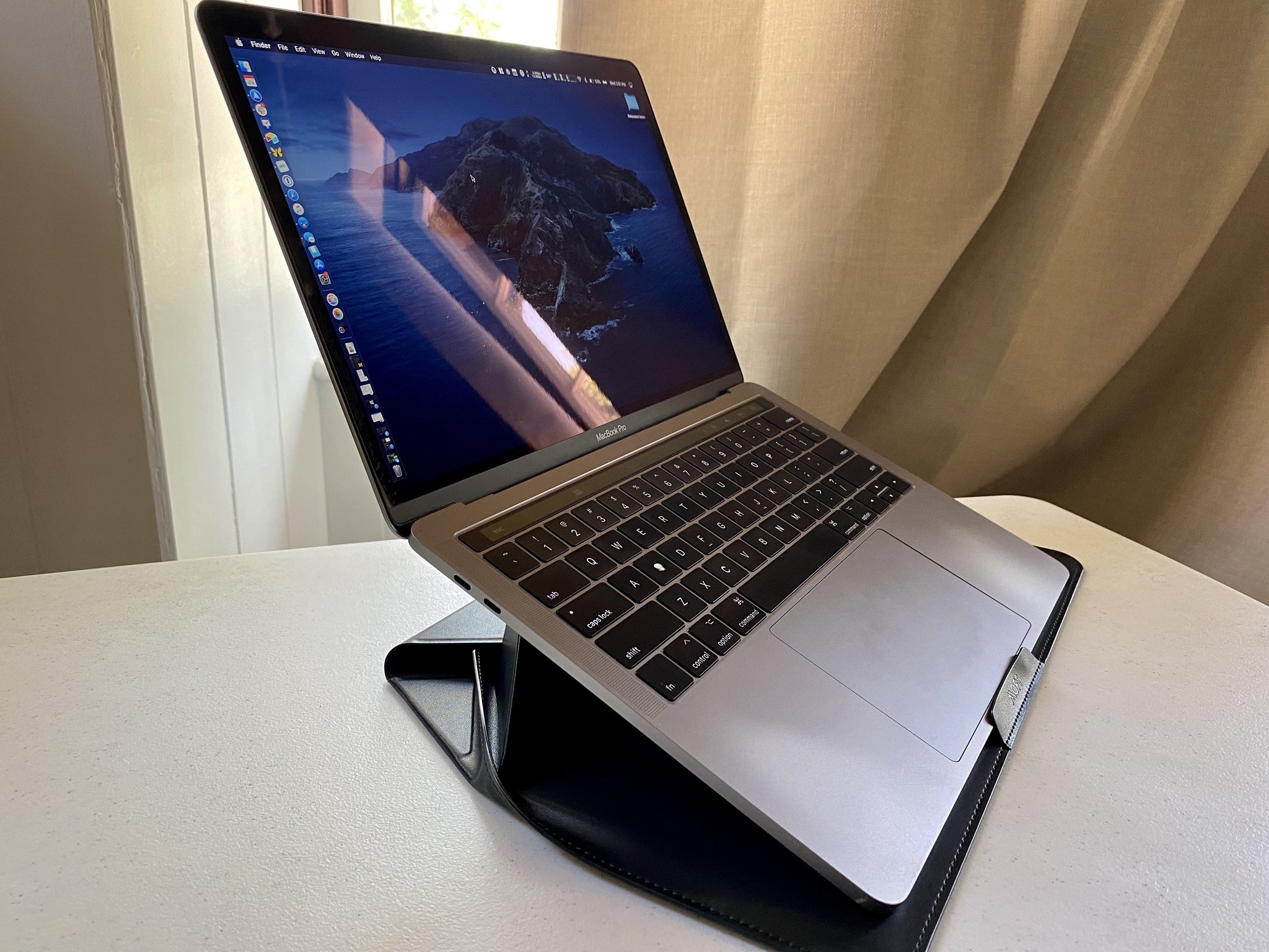 Moft Carry Sleeve Macbook Pro 25 Degree Stand