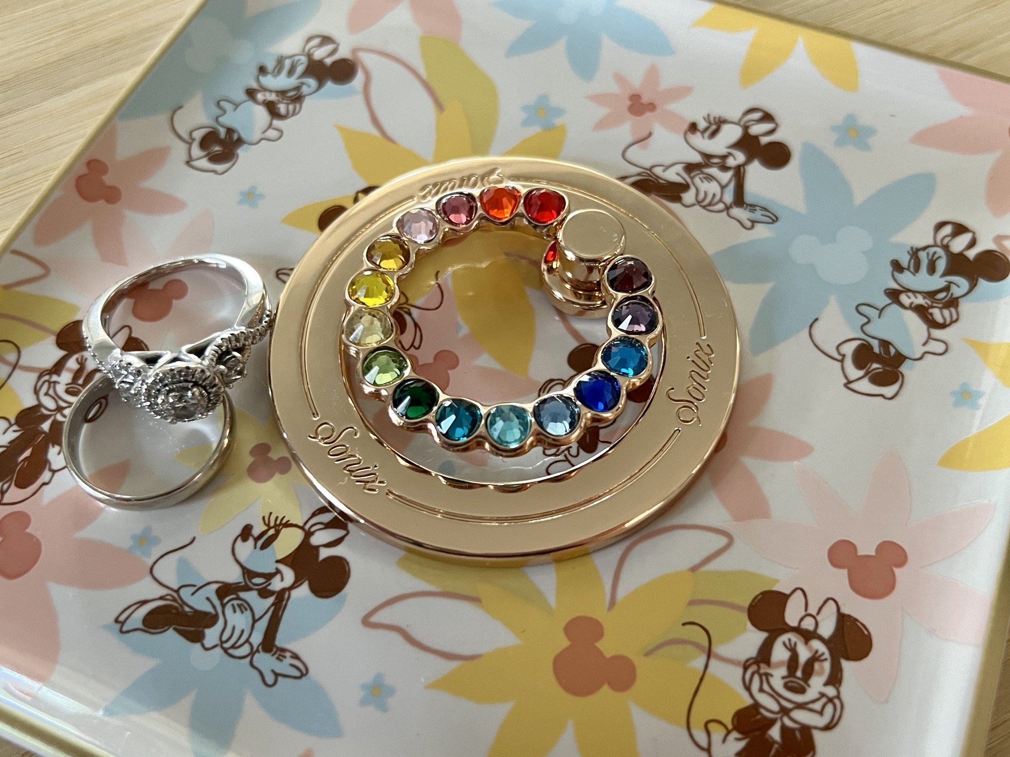 Sonix Magnetic Removable Phone Ring Rainbow Tray