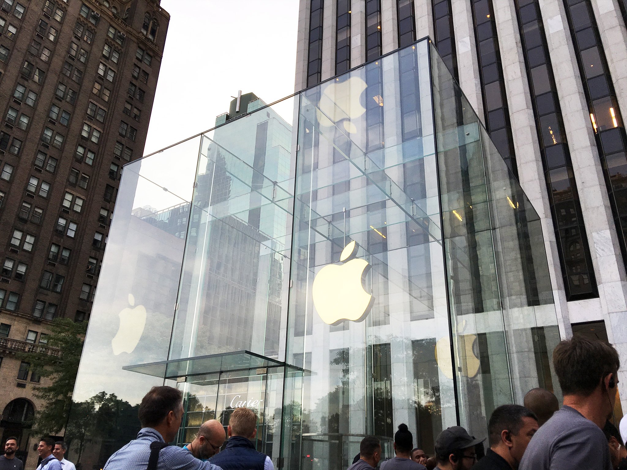 Apple Store 5th Ave in NYC