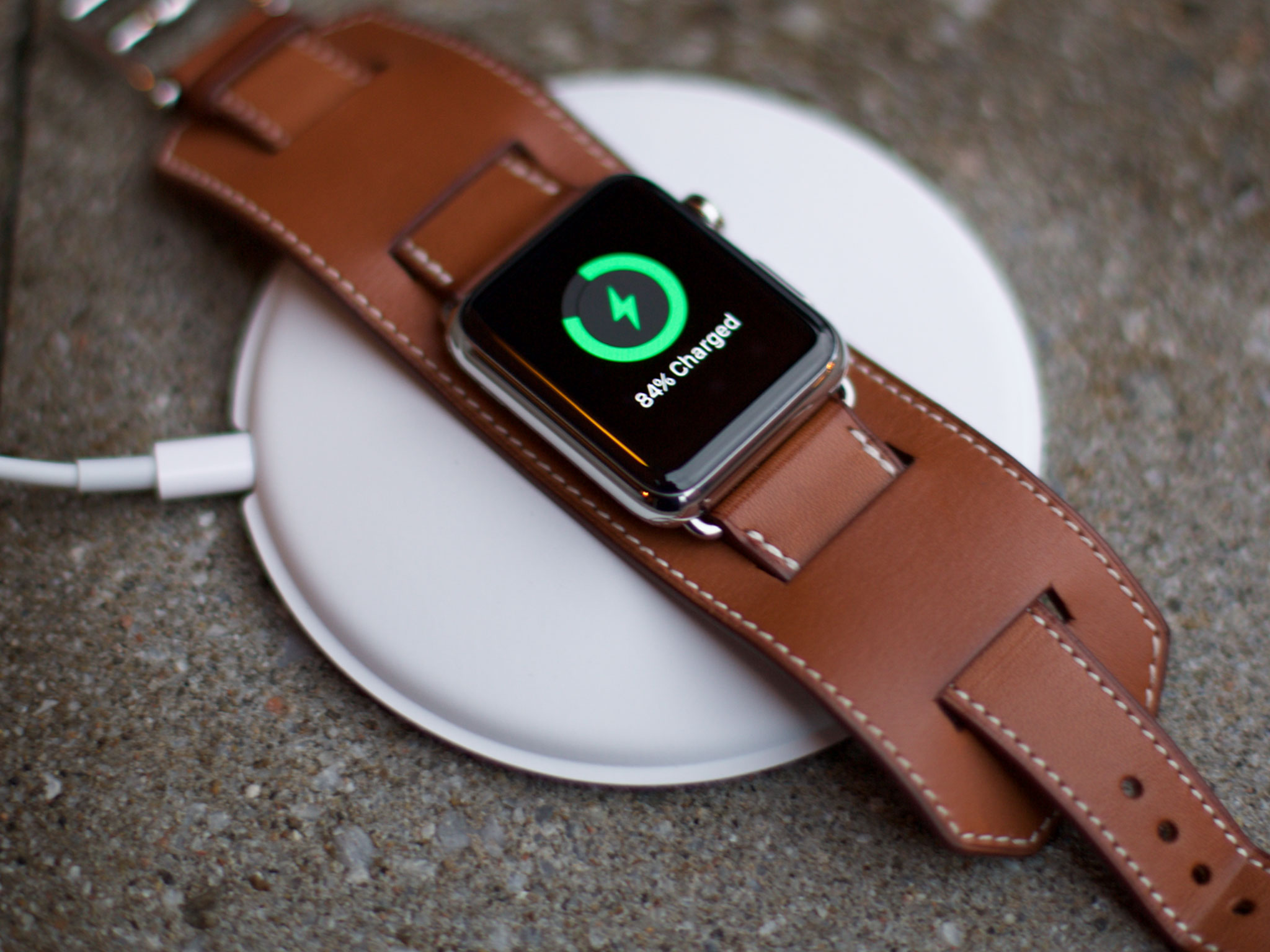 Apple Watch Hermes на зарядной панели