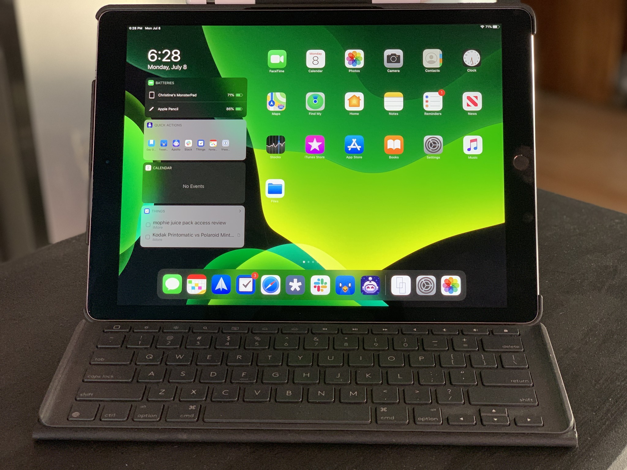 iPad Pro 12.9 with iPadOS 13 Widgets