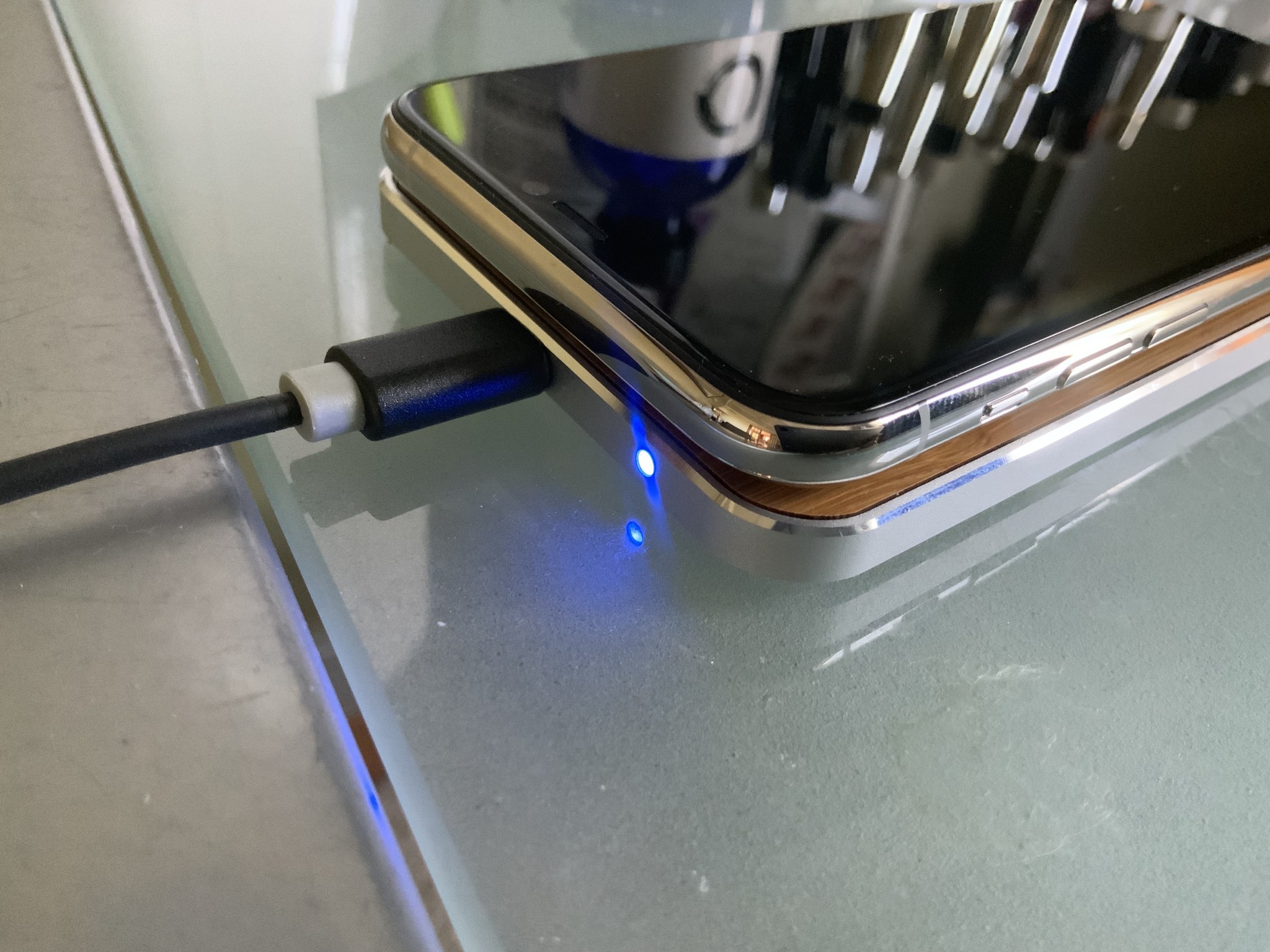 Fuse Chicken Gravity Touch Wireless charger