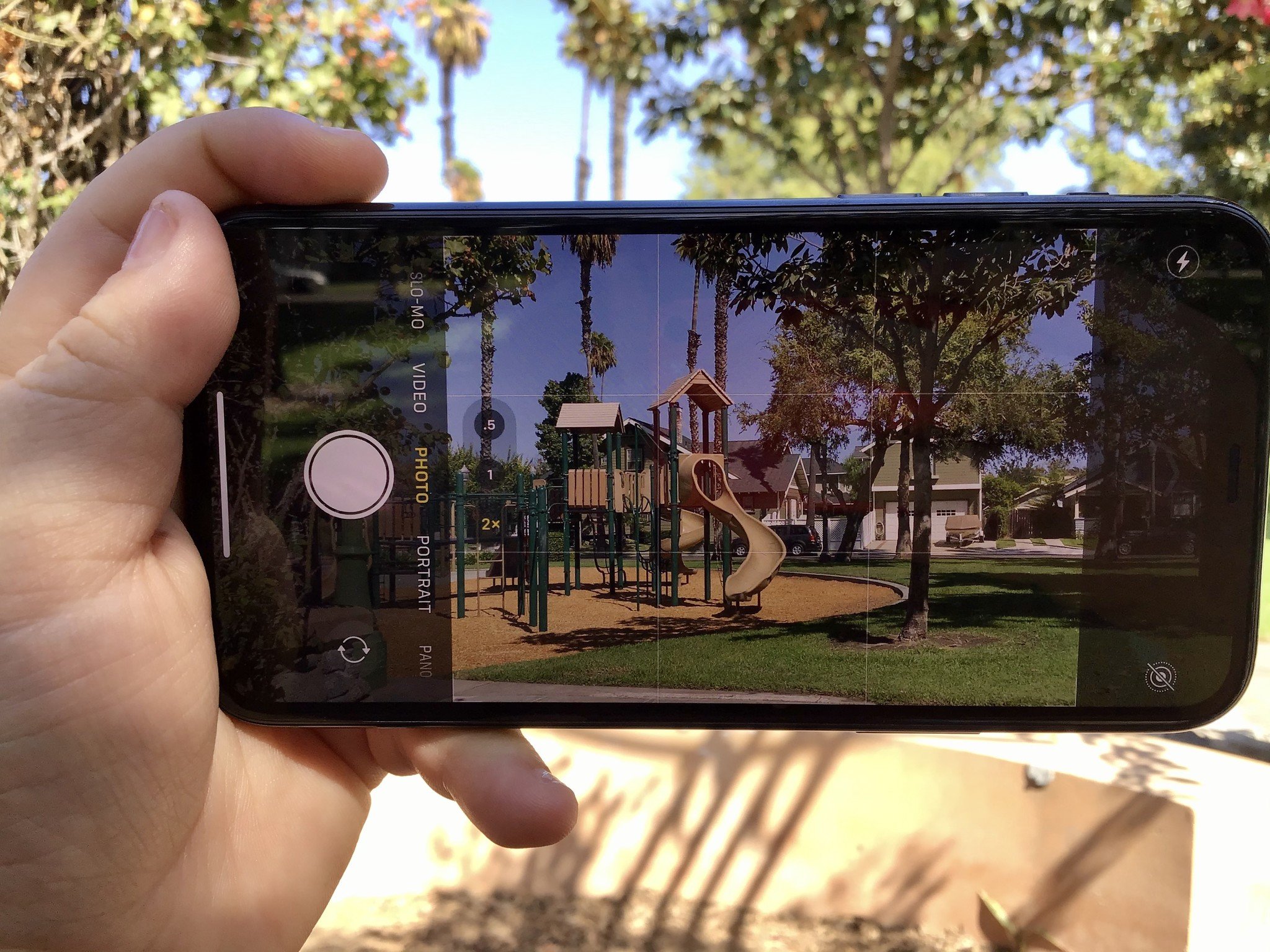 iPhone 11 Pro telephoto capture outside of frame enabled