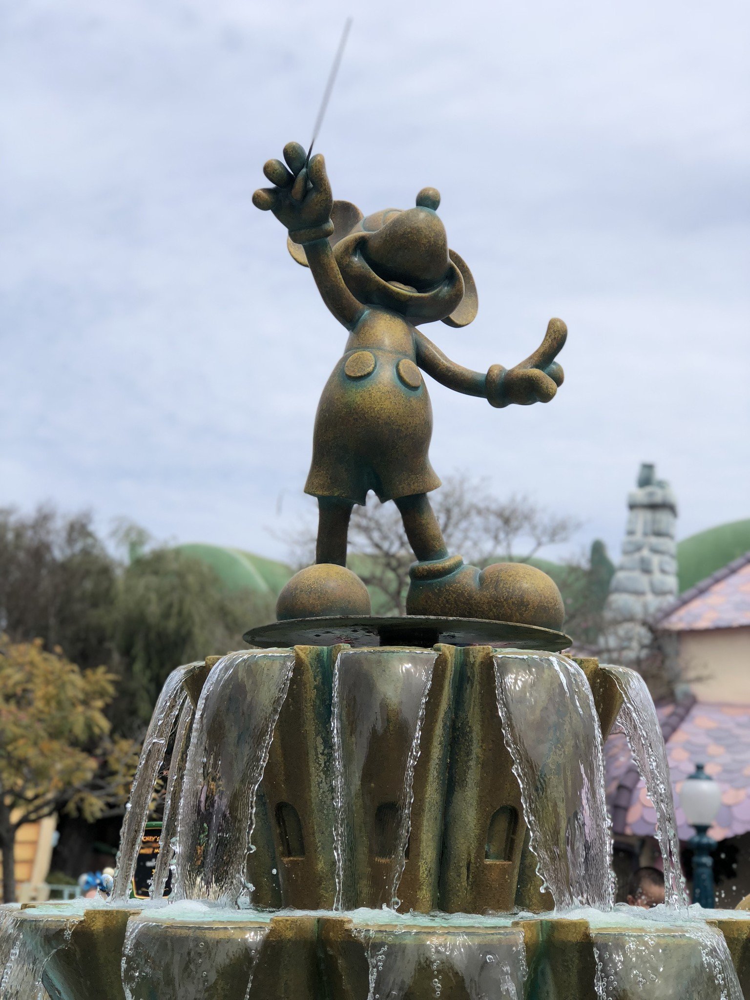 Disneyland Toon Town Mickey fountain