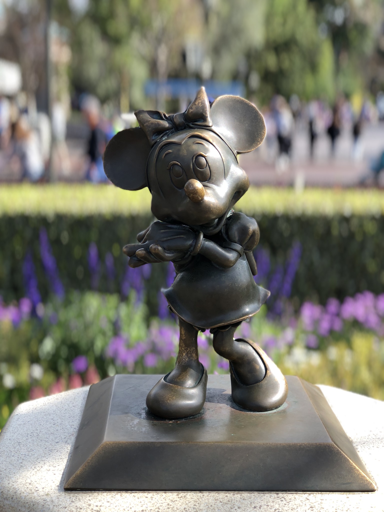 Minnie statue at Disneyland Hub