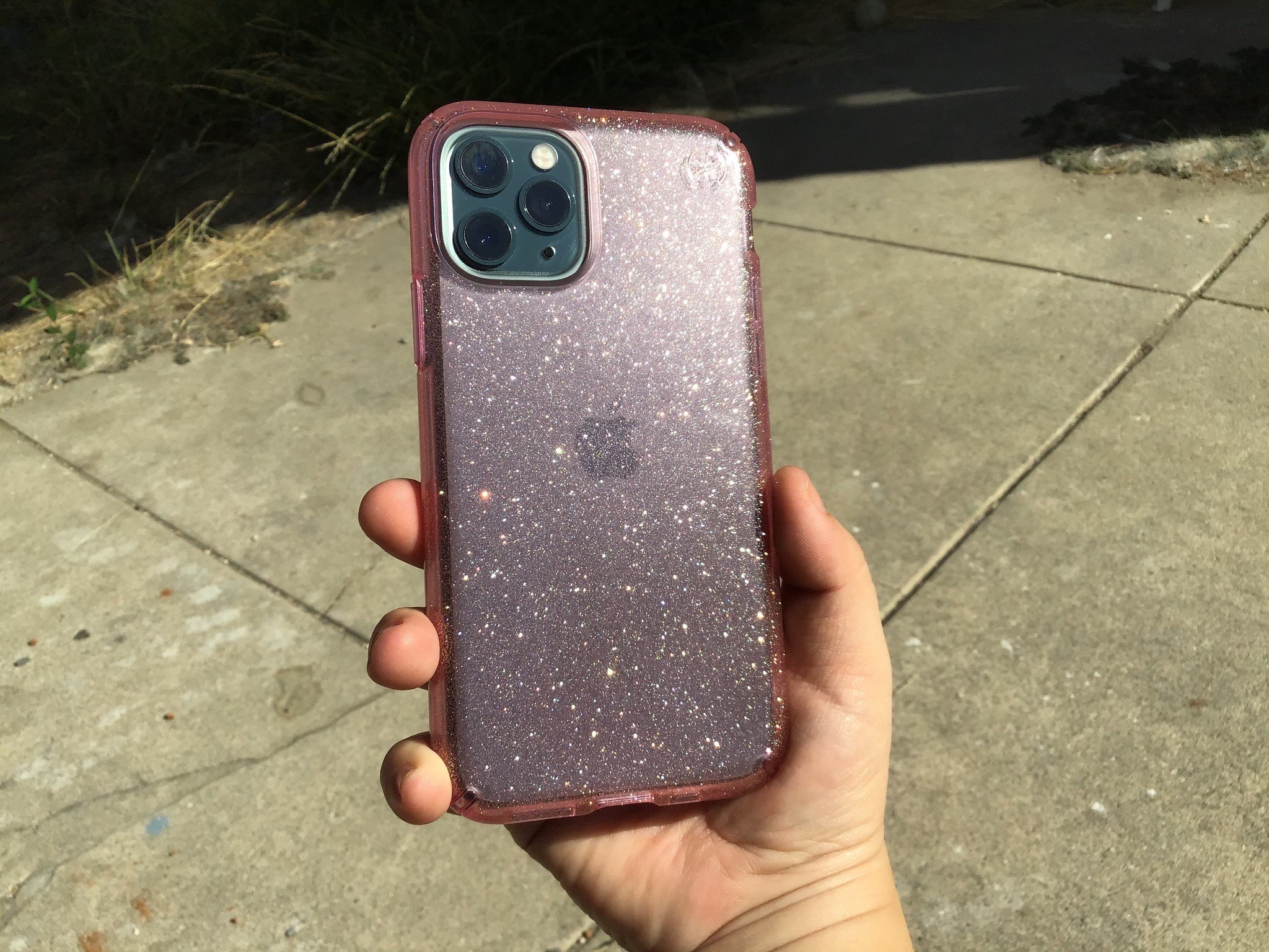 Speck Presidio Clear + Glitter angled to see Apple logo