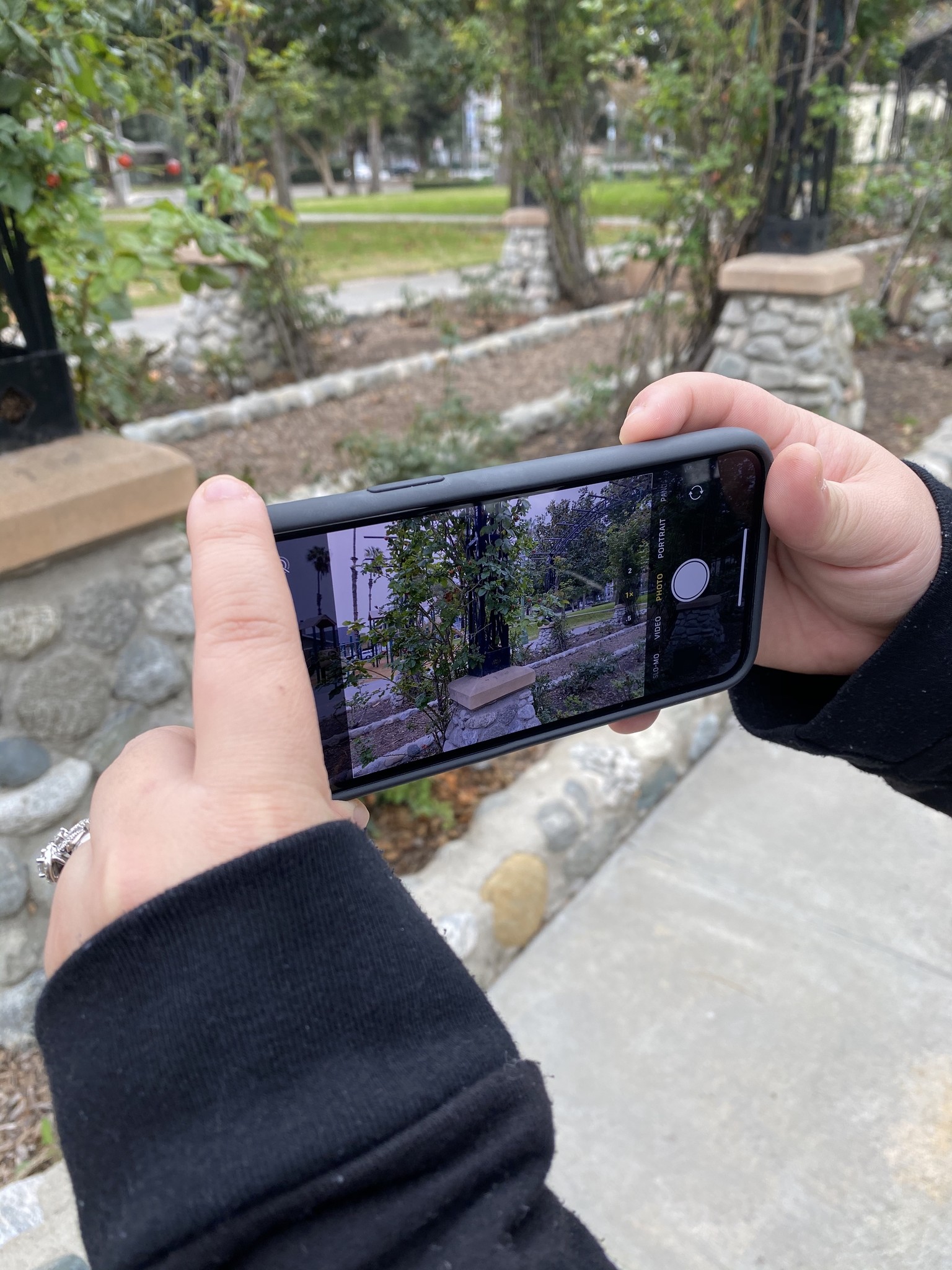 Taking a photo with the iPhone 11 Pro Smart Battery Case